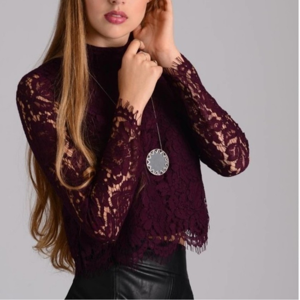 Chaser Womens Vintage Lace Mock Neck Cropped Top